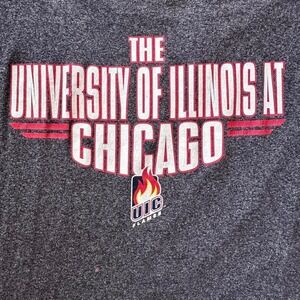 University Of Illinois At Chicago UIC Graphic Tee Tshirt Size Medium‎ USA